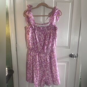 White Birch 1X floral romper with bow tie shoulders. Super cute. NWOT